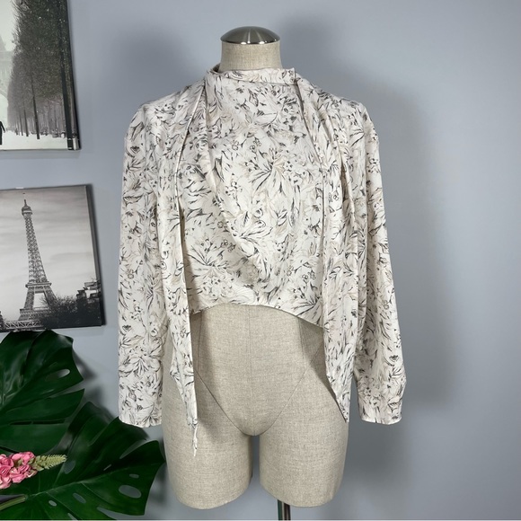 NWT ASTR off white sketch floral blouse with tie Sz S - Picture 15 of 16